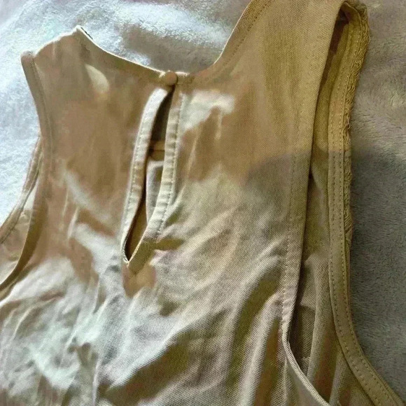 Haute Monde Nude  Floral Appliqué Bodysuit Size Medium - Picture 4 of 4